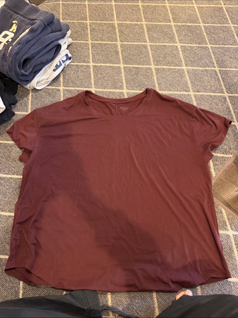 Women's like new Short Sleeve Crew Neck Top - Burgundy